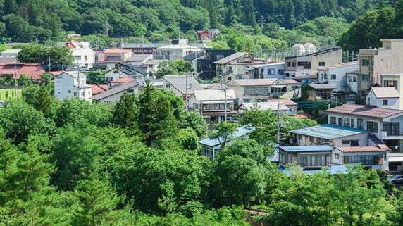 母（90歳）が亡くなる前に気づいて本当によかった…次男、危機一髪。二束三文の実家の「登記簿」から判明した「子のいない長男夫婦」の怖すぎる本音【FPが解説】