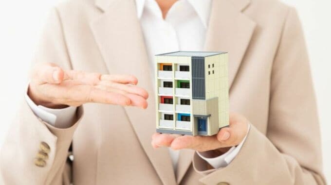 70代のアパートオーナー、所有物件の「承継」はどうする？生前に準備すべき対策【税理士が解説】