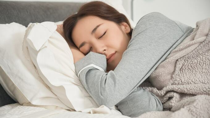 「理想の睡眠時間」が取れなくても大丈夫…スタンフォード大学医学部教授が教える「黄金の90分」