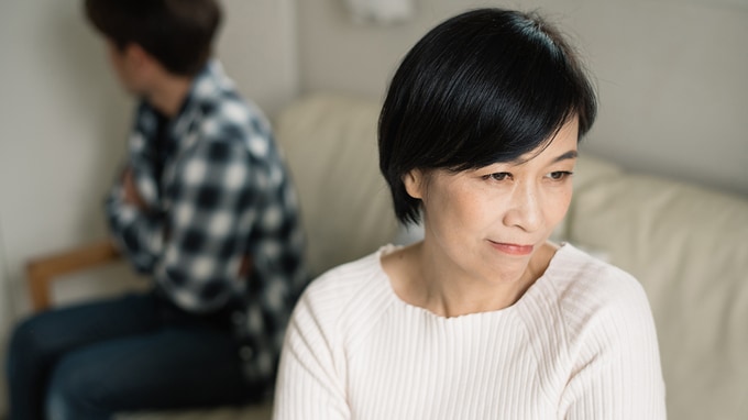 あなたを産んだ覚えはないんだけれど…年収500万円・45歳共働き妻が〈大きな長男〉状態の48歳夫に「離婚」を突きつけたワケ