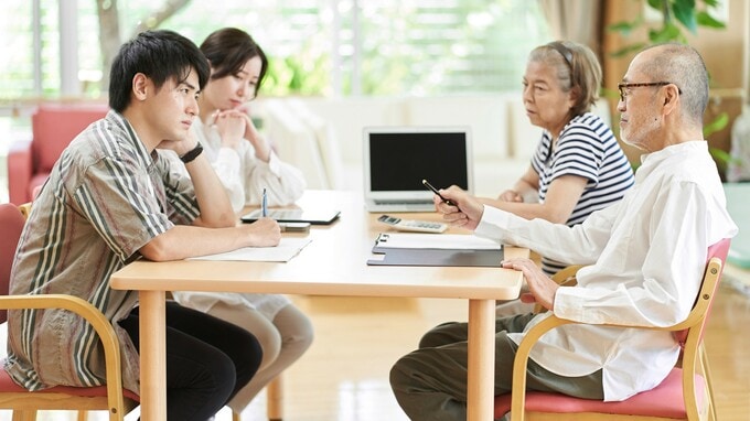 実家は「同居家族」が相続すれば相続税を“大幅軽減”できるが…。「住民票を移すだけ」の“見せかけの同居”はなぜ税務署にバレるのか？【税理士が解説】 