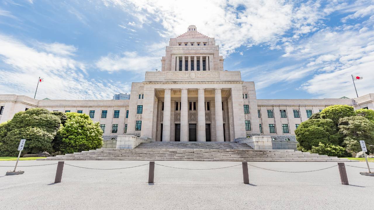 官僚も残業激減?オンライン国会なら「想定問答不要」の現実味