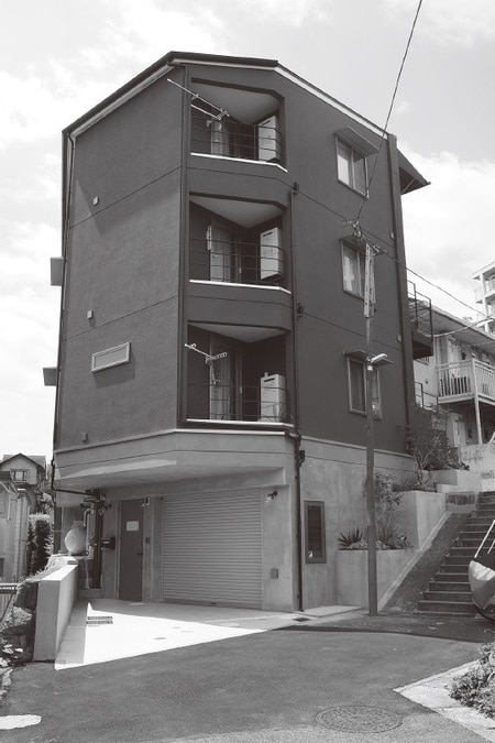 ［図表3］1F 事務所、１LDK × 6 室、がけ地でもデザイン性をもたせた設計