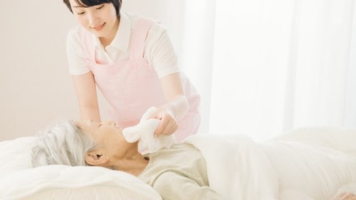 介護制度を支えているのは税金だという。（※写真はイメージです／PIXTA）