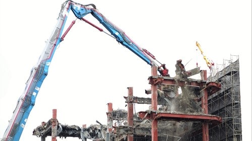 マンションの建て替えは、さまざまな事情により進んでいない。