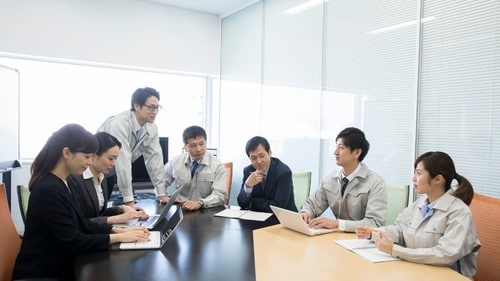 労働基準法をはじめとした労働法規は、基本的に「社員」を守るものであって、「社長」を守るものではない。（※写真はイメージです／PIXTA）