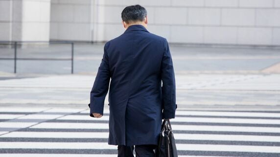 「自業自得か…」勤続35年超、花束も見送りもない最終出社日の帰路。年収1,300万円を誇った元営業本部長「65歳まで現役」の夢が潰えた日