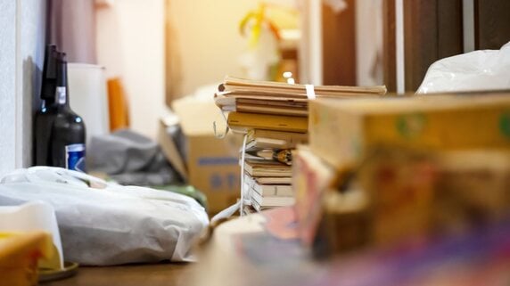 足りないってどういうこと？〈年金月9万円＋仕送り月22万円〉で暮らす77歳母。55歳息子がこっそり実家に戻り目にした「信じがたい現実」