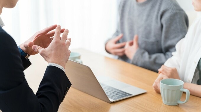 資産形成の明暗…「無料相談」で大損する人、「有料相談」でチャンスを掴む人の〈決定的な思考回路の差〉