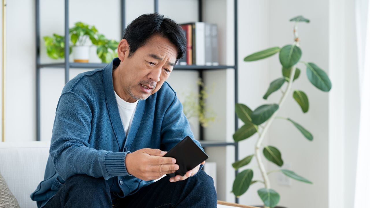 〈年収1,000万円超〉54歳夫、妻の急逝で直面した残酷な壁。高所得でも「遺族年金」が受給可能になる「2028年スタートの新ルール」