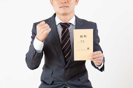 やったね、初給料（※画像はイメージです／PIXTA）