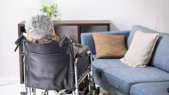 わが子の顔も忘れ…認知症の高齢母、父の遺産相続を〈スキップ〉できるか?【司法書士が解説】