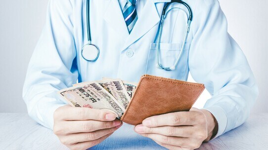 医者の年収:勤務医、開業医、診療科別に「医者の平均年収」を大公開…年収1億円の医者はどんな人なのか?