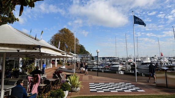 まるで映画…庶民はもちろん“一般的な富裕層”も知らない、資産5億円超の「超富裕層」だけが手にしていた“極秘の投資機会”とは【投資のプロが解説】