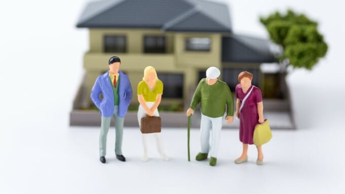子育てサポートはありがたいけれど…妻から義母へ「夫婦の話が筒抜け」の状況に嫌悪感。30代サラリーマン、たまり続けるストレスに「そろそろ限界」