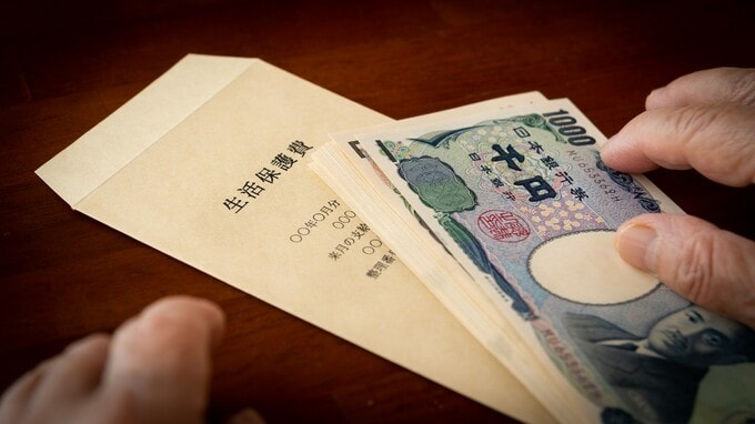 生活保護世帯の半数超が「高齢者」、費用を負担するのは主に「若者」…日本はすでに「国民皆年金」ではない【経済学者が解説】