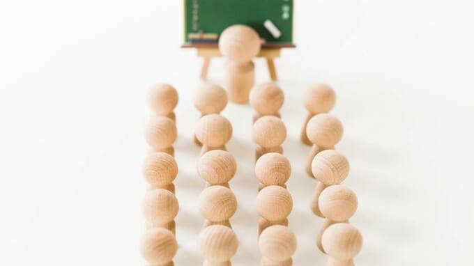 都道府県「教員給与」ランキング…1位「東京」で44万円強だが