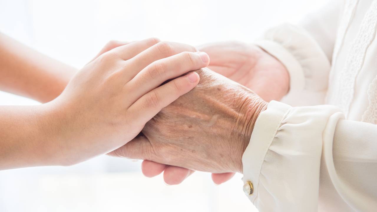 「息子は亡くなったのに…」尽くしてくれる長男の嫁へ、姑が財産を残す方法は?【弁護士が解説】