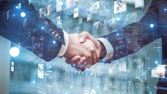 会社が敵対的買収の危機…対抗策「ホワイトナイト」とは?