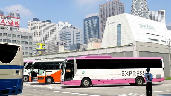 「お盆に会えるのが、今から楽しみです」…孫溺愛・浮き立つ義母を裏切れなかった37歳夫婦。〈世帯年収770万円〉が選んだ“高速バス帰省”の悲惨な結末