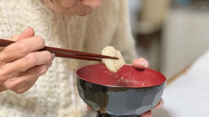 「55歳で初めて一人暮らしを始めました」〈月収42万円・独身女性〉78歳母を残して家を出た切実事情