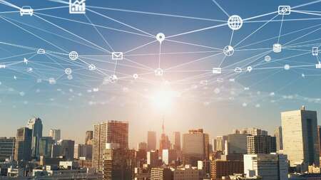 経済産業省が警鐘を鳴らす"2025年の崖"とは？2025年である理由