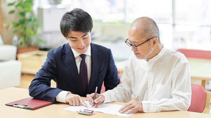 【遺言書】「手書き」が「パソコン作成」より偽造の疑いを招くケースとは。意外と知らない、遺言書の“書き方”と“コツ”【FPが解説】 