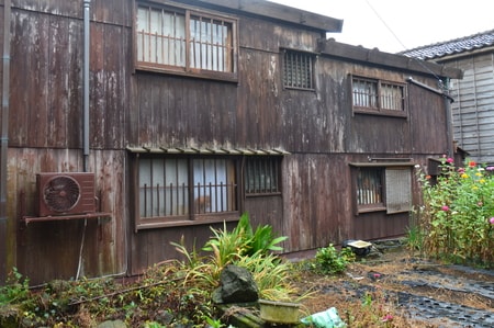 あんな家主のために、出て行くもんですか