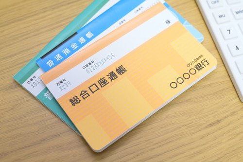 貯金は100万円程度しかない…。 (画像はイメージです/PIXTA)