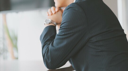 定年後、会社の肩書が捨てられない人はなぜ不幸になるのか?
