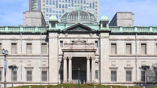 1ドル130円に迫る「行き過ぎた」円安も…日銀が為替介入しないワケ【国際金融アナリストが分析】
