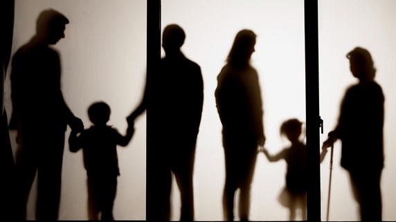 本当に恐怖です…父から相続した地方の「ワケあり不動産」、やがて起こる〈共有者大増殖〉に、50代男性「いてもたってもいられない」と戦慄