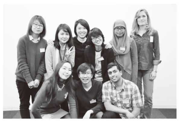 ミーティングで留学生らが集合。交流の機会に。