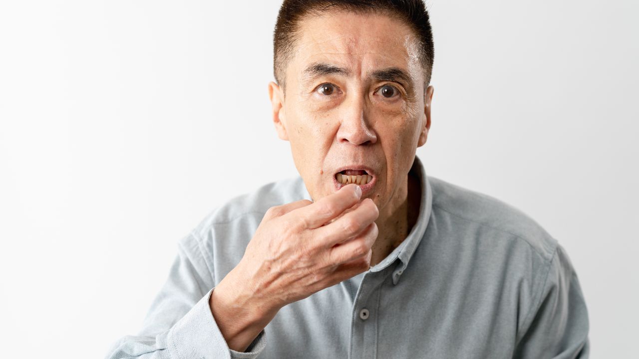「一度ハワイに行ってみたかった」〈退職金1,800万円〉〈年金17万円〉65歳夫婦、総額300万円の豪華旅行から帰国後、「息子のひと言」で我に返った理由