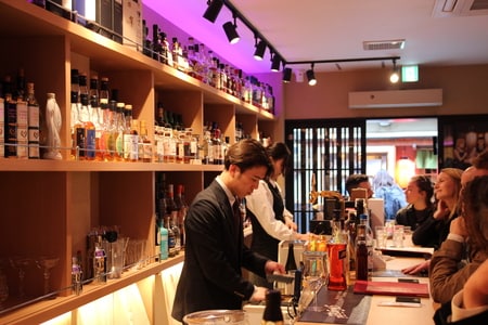 繁盛する店内