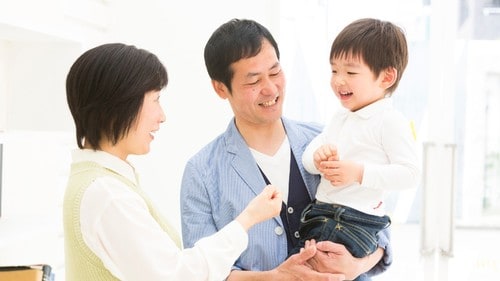 晩婚世代は三大費用と呼ばれるお金の試練が待ち構えているという。（※写真はイメージです／PIXTA）