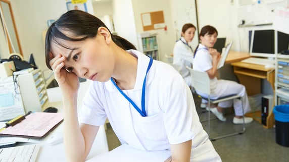 「この評価は納得できません！」突然評価を下げられた優秀なナースAさん、同期との差に唖然…〈医療業界〉の“人事考課制度”が形骸化しやすいワケとは