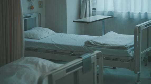 億の遺産を独り占め…守銭奴のごとき50代独身兄に「余命宣告」。病床の兄に頼られた弟、関係回復に安堵も、死後に発覚した〈あんまりな仕打ち〉