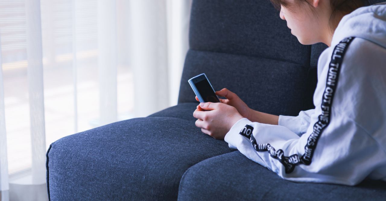 学校には行けないけれど、家では元気そうにみえる…近年、「不登校」が増え続ける本当の原因