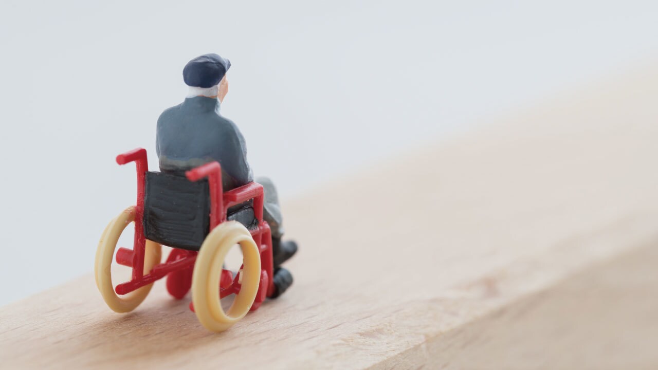 高齢者の経済的な苦境が招く「負のスパイラル」とは?
