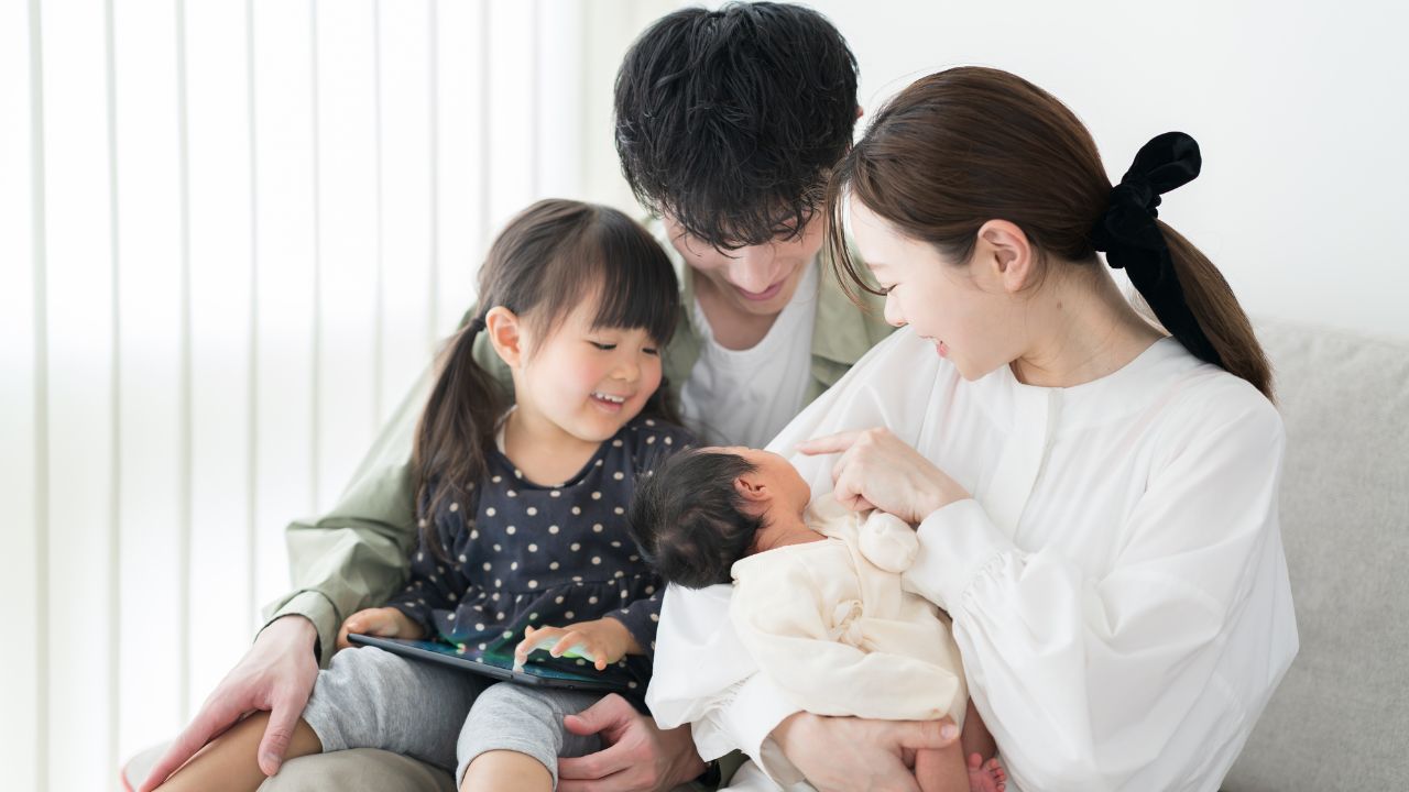 【児童手当改正】第1・2子は「最大244.5万円」、第3子は「最大681万円」へ… 誕生から高校卒業までにもらえる“リアルな金額”