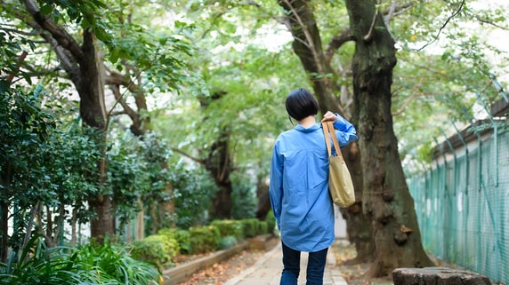 うちは出す一方なのに…義姉の一言にカチン。〈世帯年収1,400万円・40代子なし夫婦〉が「帰省」と「お年玉」をやめたワケ