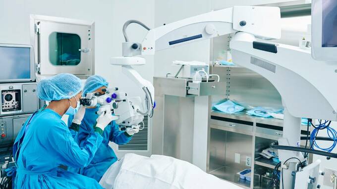 熟練医師がレーザー白内障手術を「90点止まり」と言う理由