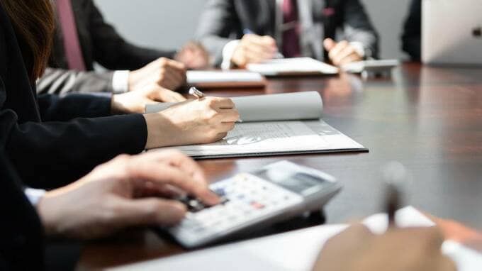 部下指導に苦悩する高齢上司…原因はまさかの「脳の老化」!?