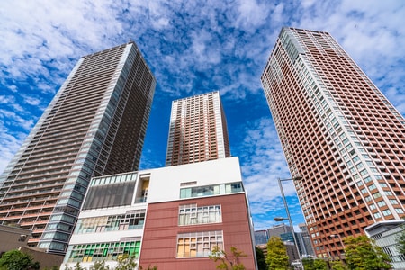 東証REIT指数は新型コロナウイルスの影響に加えて、東京五輪の延期への懸念もあり、大きく下落した。