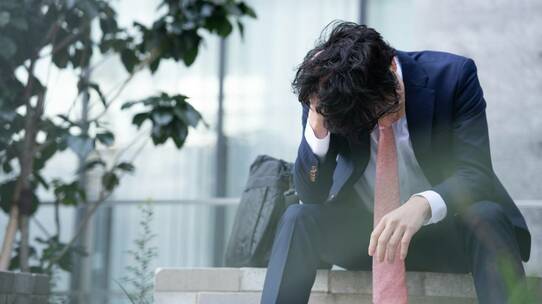 ドラッカー「アメとムチは人を動かさない」。パワハラによる自死が後を絶たない日本に警鐘