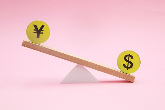 歴史的円安と急激な円高…いまさら聞けない「ドル円相場、なぜあんなに変動したの?」投資に強い公認会計士が解説