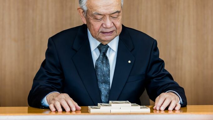 65歳からは「年金500万円」、現役時代は「年収2,000万円」。誰もが羨む収入、高笑いの余生のはずが…“70代・元国会議員”が老後破産したワケ【FPの解説】