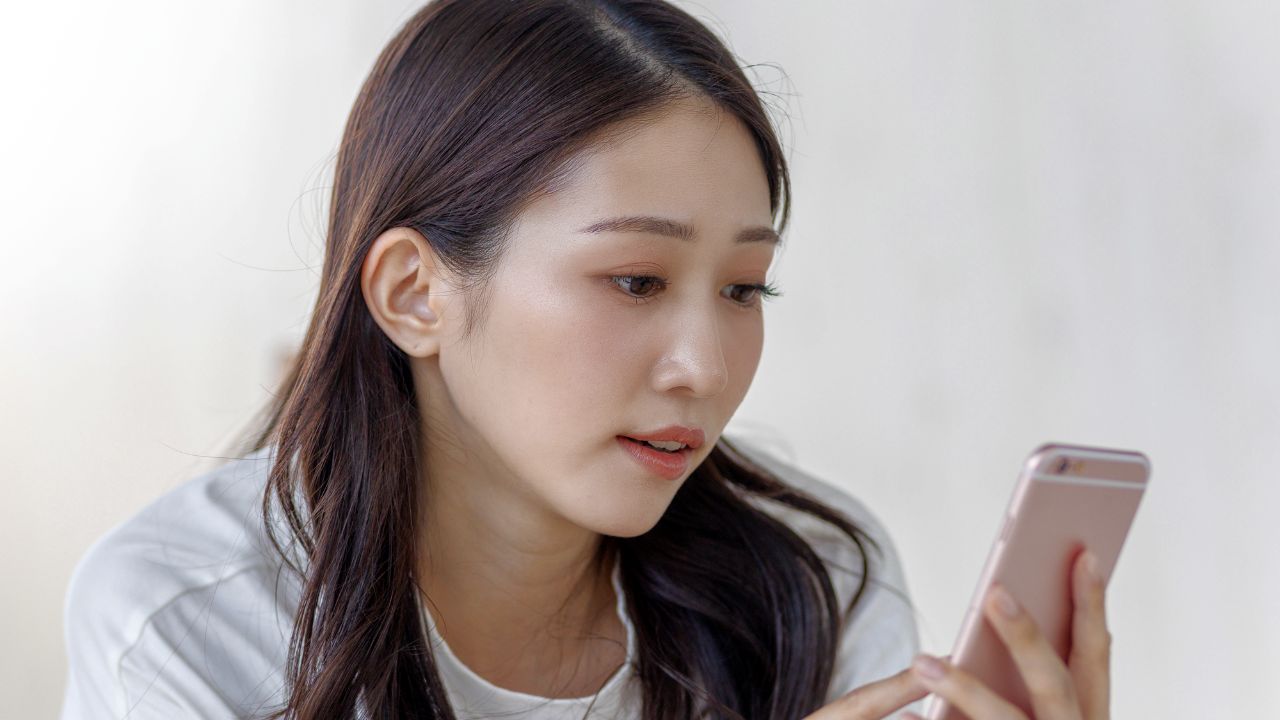 「返済はお父さんたちがするから」家族の約束が千切れた日…〈奨学金384万円〉手取り月21万円・30歳会社員の運命を変えた、3年前、見知らぬ番号からの“一本の電話”