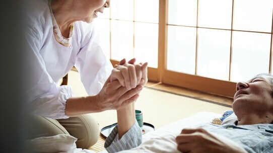 最期まで在宅で自力トイレ…80代肺がん末期夫が起こした奇跡